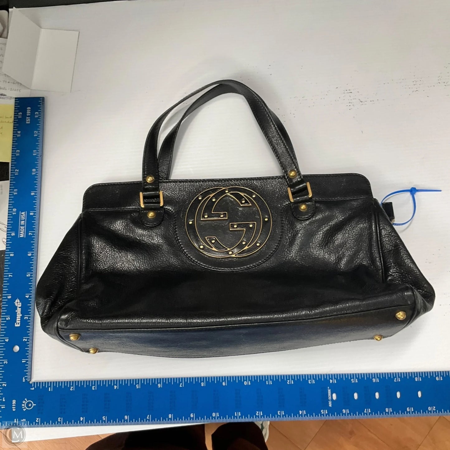 Handbag Luxury Designer By Gucci, Size: Medium