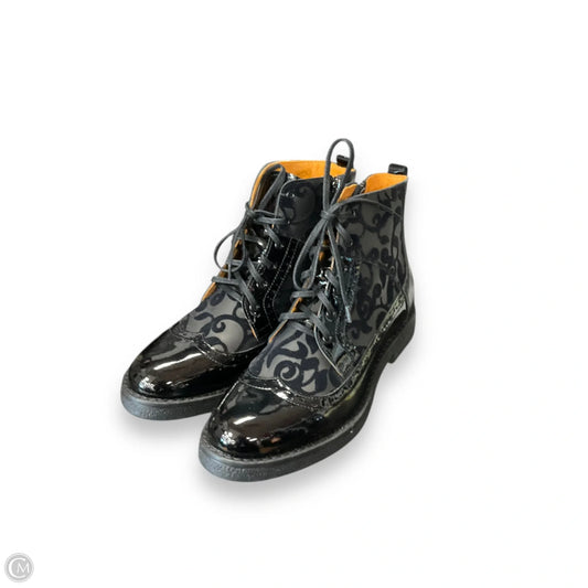 Boots Ankle Flats By Embassy London In Black, Size: 7