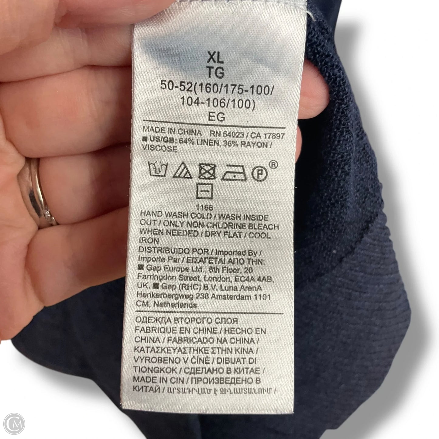 Top Short Sleeve By Banana Republic In Navy, Size: Xl