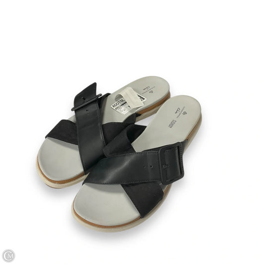 Sandals Flats By Clarks In Black, Size: 10
