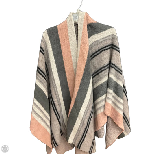 Shawl By Free People In Grey & Pink, Size: S