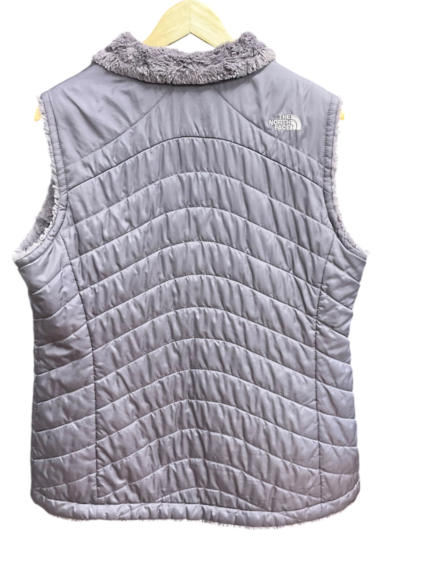 Vest Puffer & Quilted By The North Face In Grey, Size: Xl