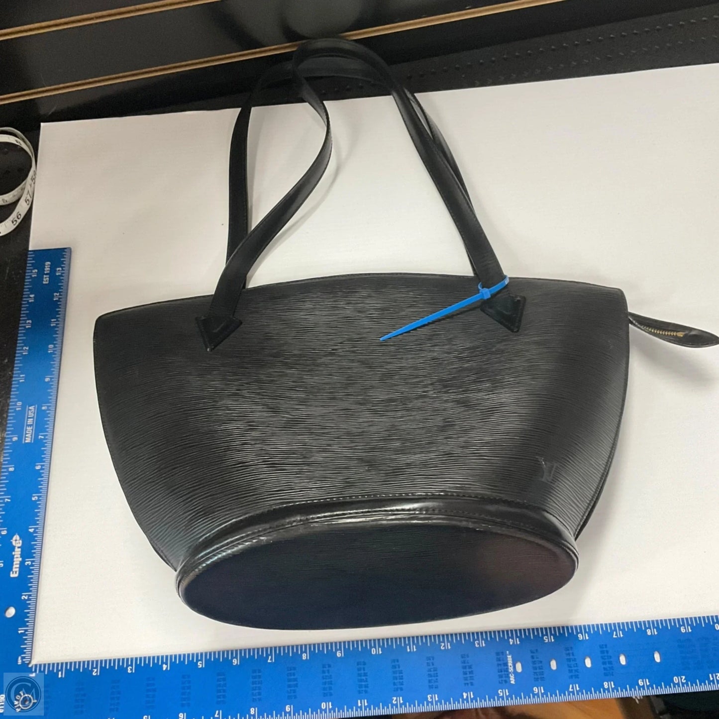 Handbag Luxury Designer By Louis Vuitton  Size: Large