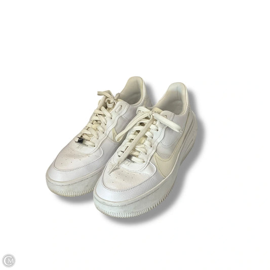 Shoes Sneakers By Nike In White, Size: 9