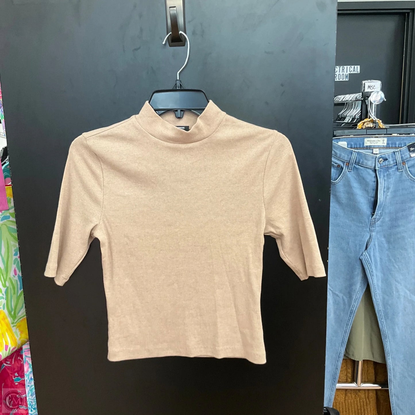 Top Short Sleeve By Express Design Studio In Tan, Size: M