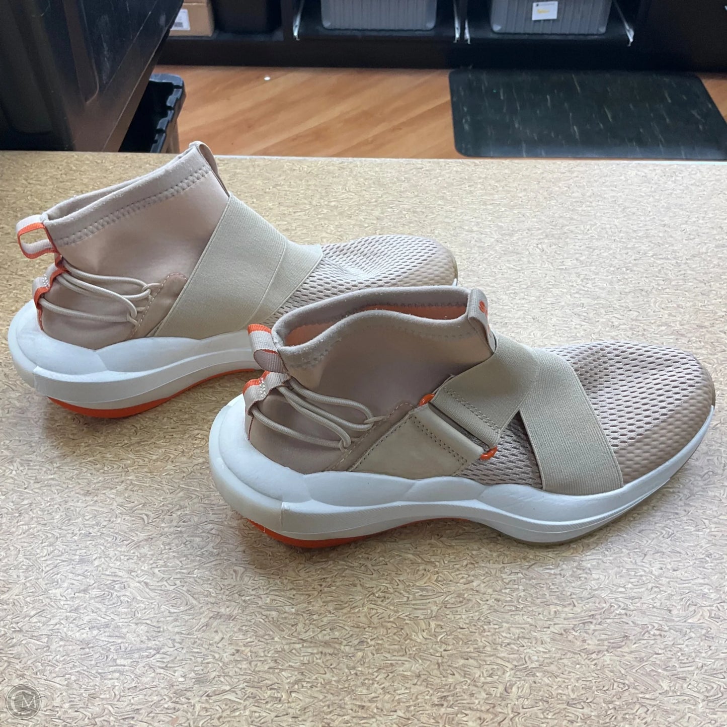 Shoes Athletic By Sorel In Tan & White, Size: 9.5