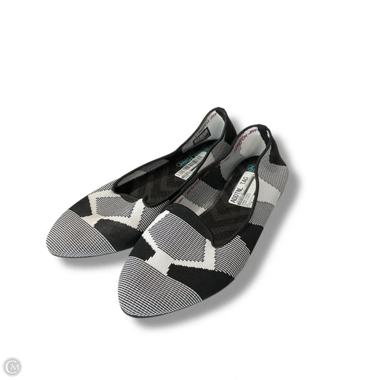 Shoes Flats By Skechers In Black & White, Size: 9