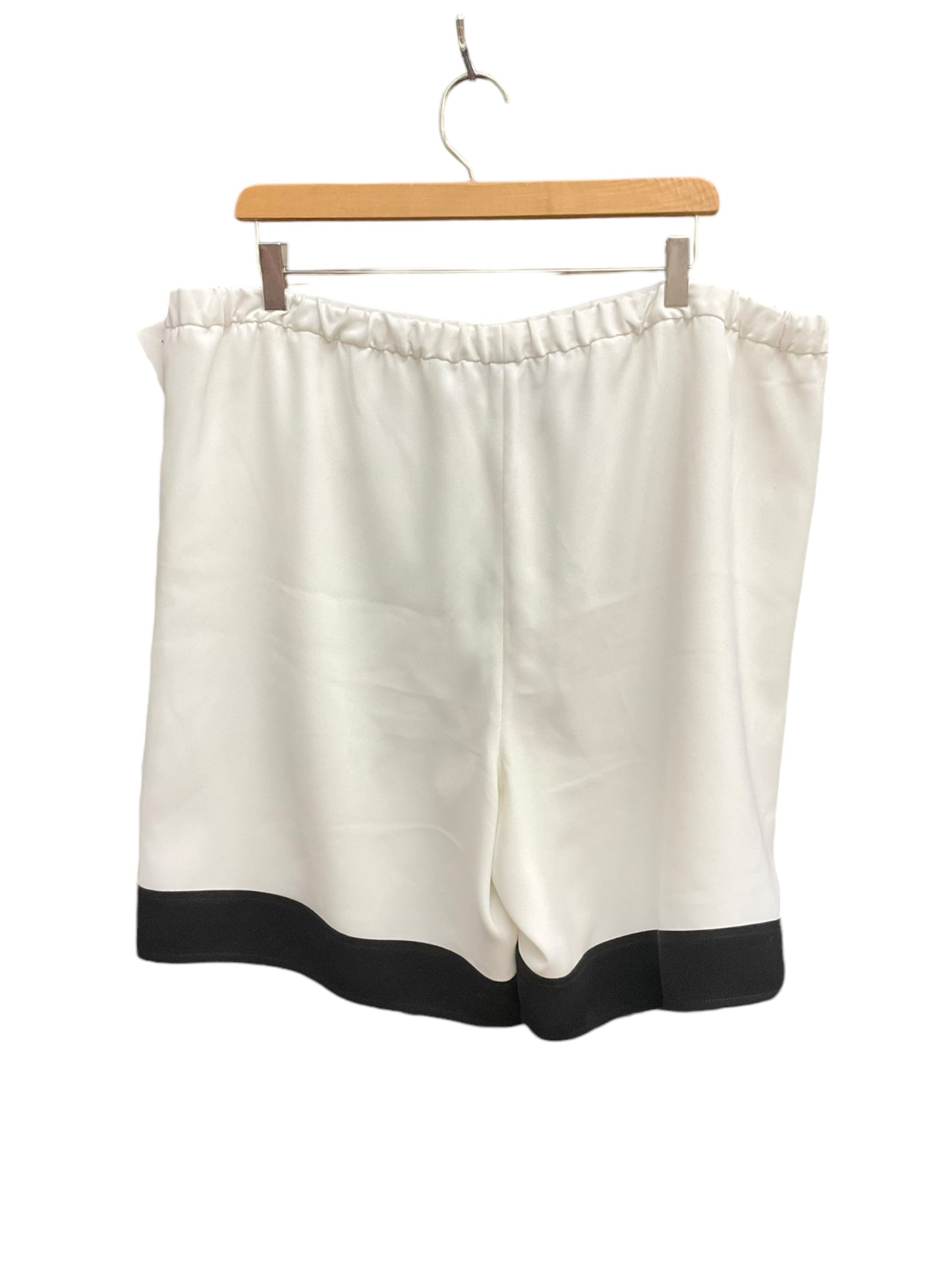 Shorts By St. John In Black & White, Size: 14