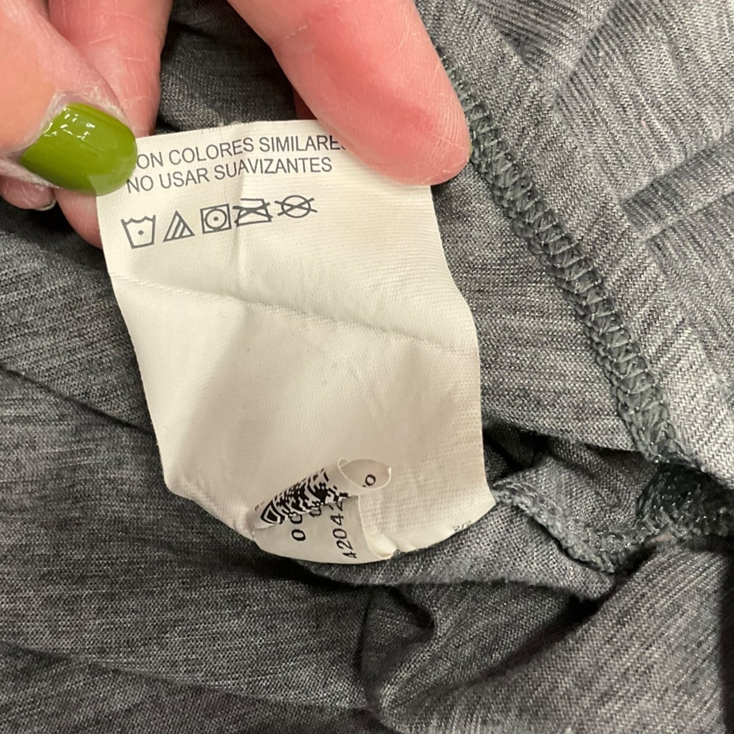 Athletic Top Short Sleeve By Under Armour In Grey, Size: S