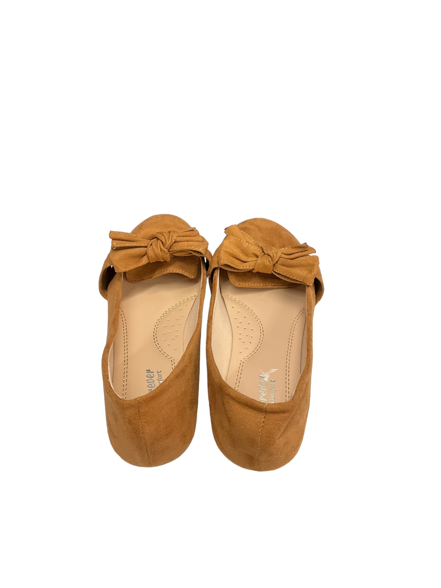 Tan Shoes Flats Clothes Mentor, Size 10