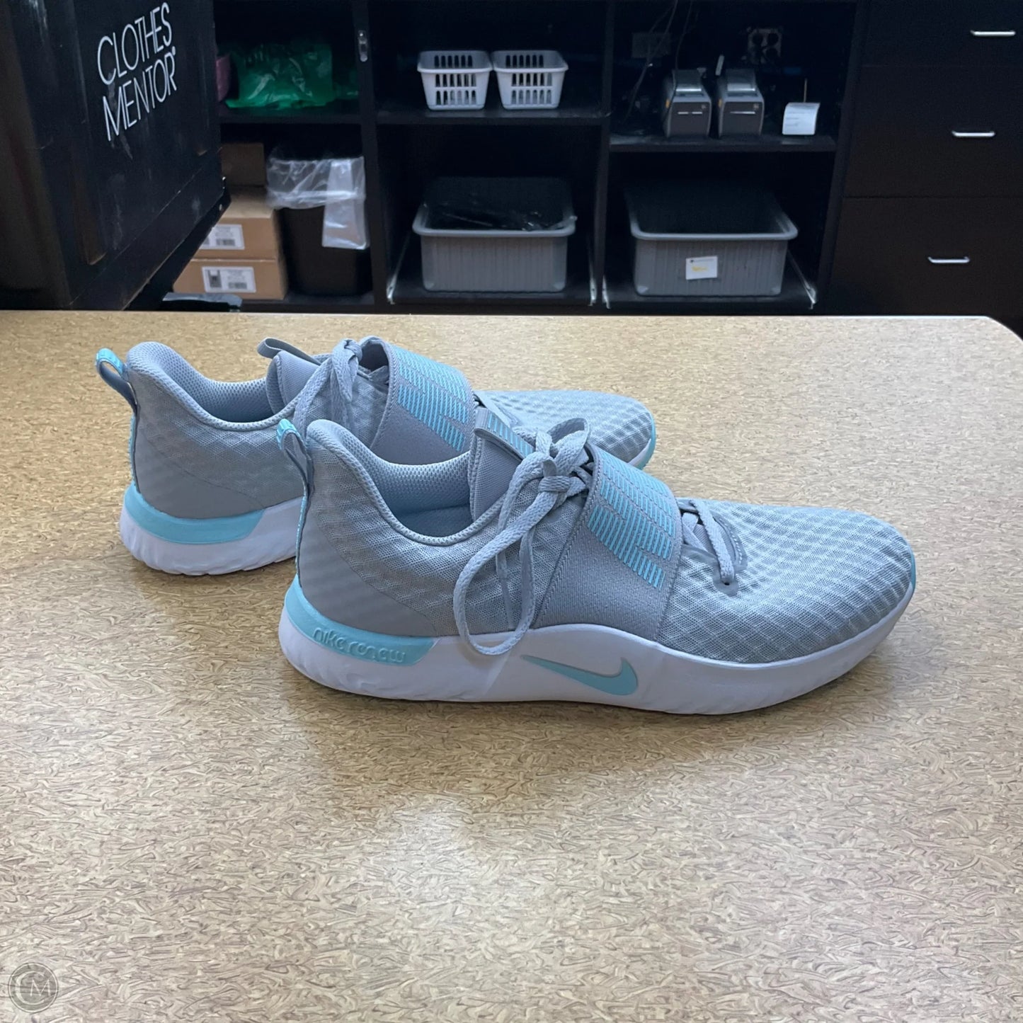 Shoes Athletic By Nike In Grey, Size: 9.5
