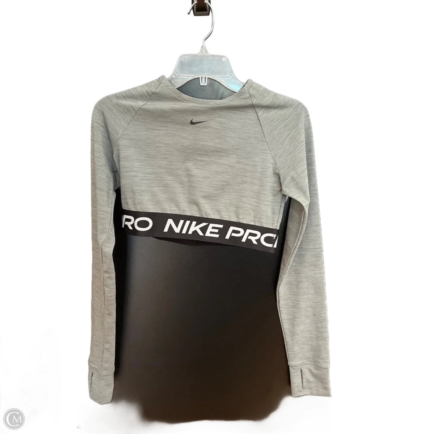 Athletic Top Long Sleeve Crewneck By Nike In Grey, Size: M