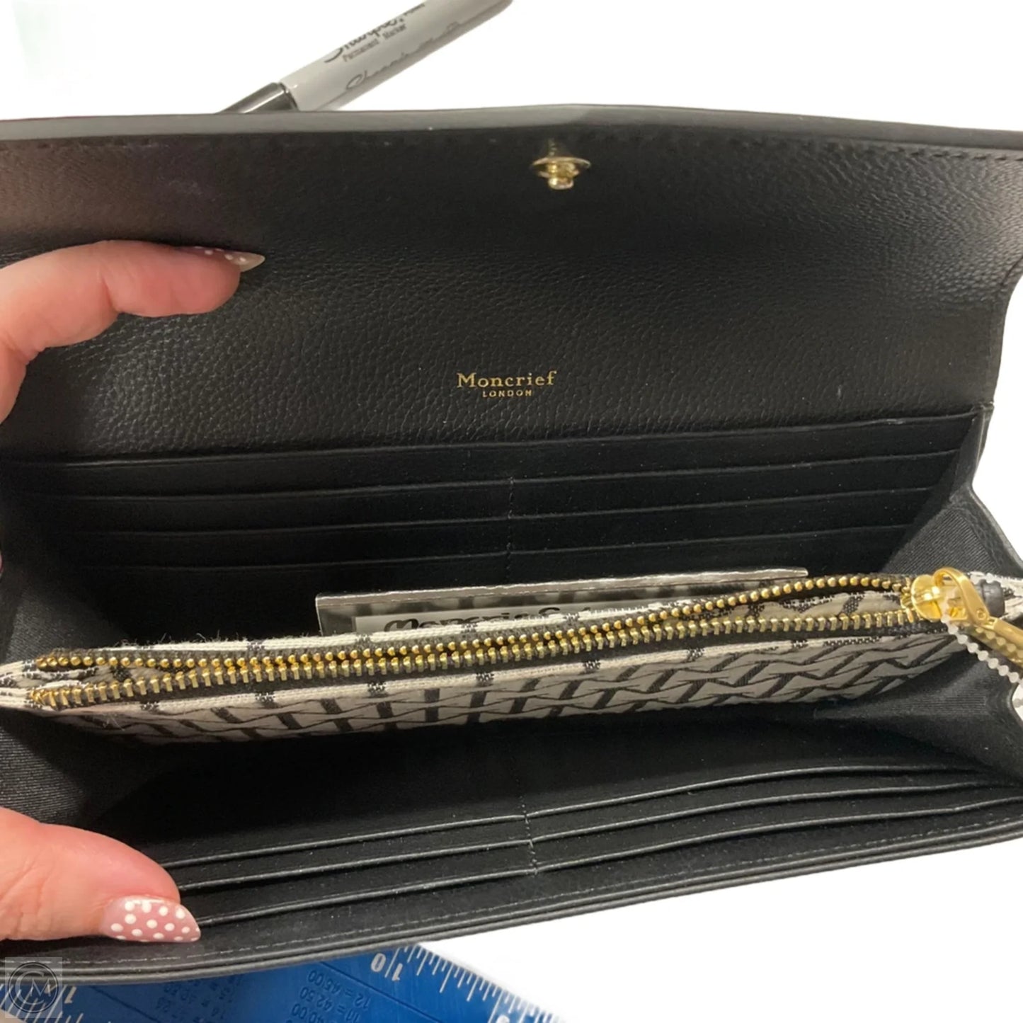 Wallet By Moncrief, Size: Medium