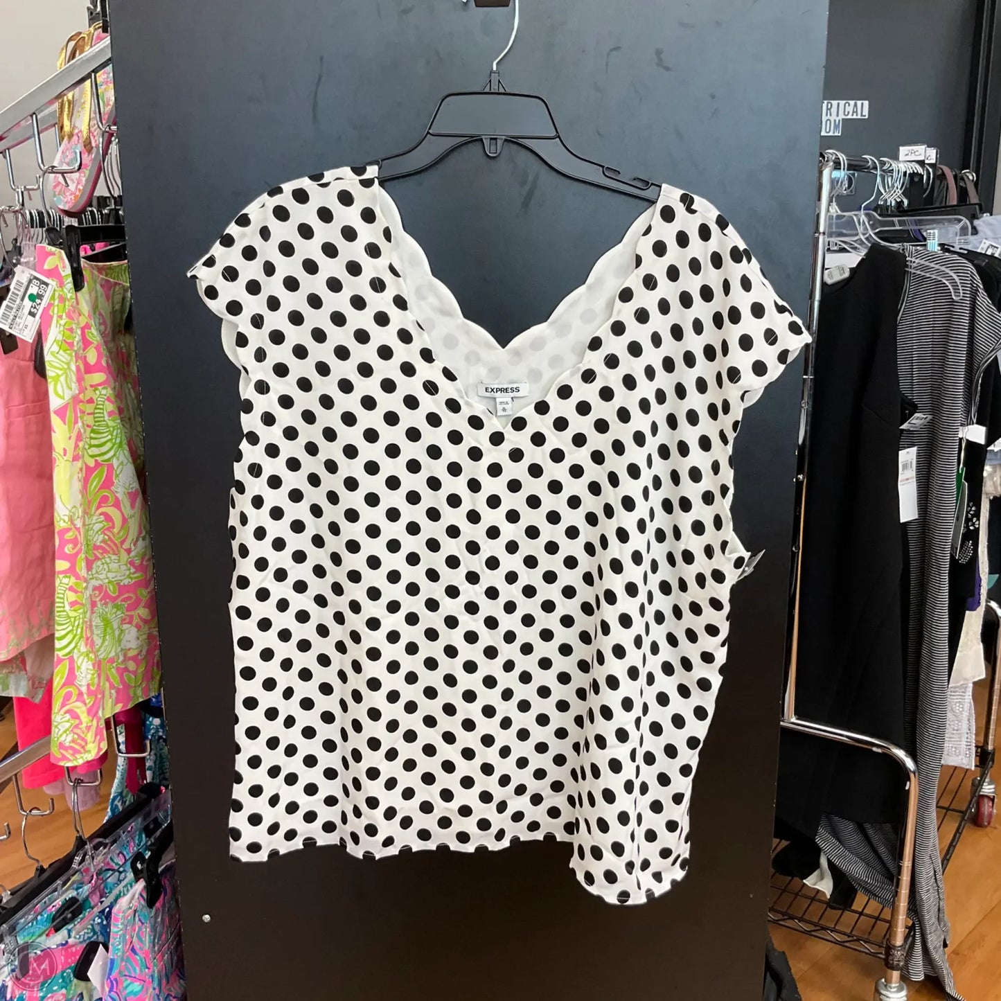 Top Short Sleeve By Express In Polkadot Pattern, Size: Xl