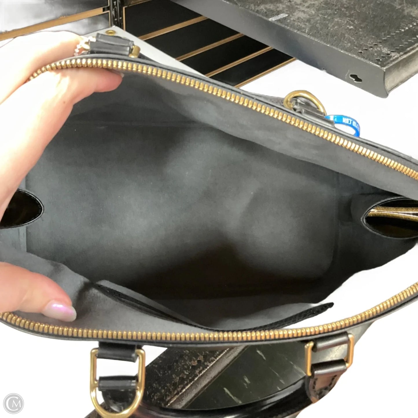 Handbag Luxury Designer By Louis Vuitton, Size: Medium