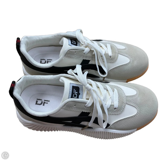 Shoes Sneakers By Cmc In Cream, Size: 9