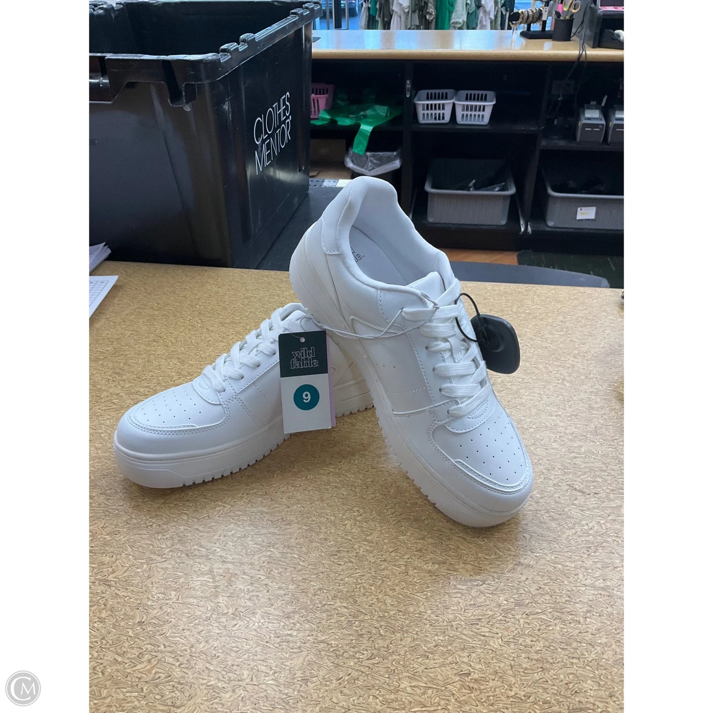 Shoes Sneakers By Wild Fable In White, Size: 9