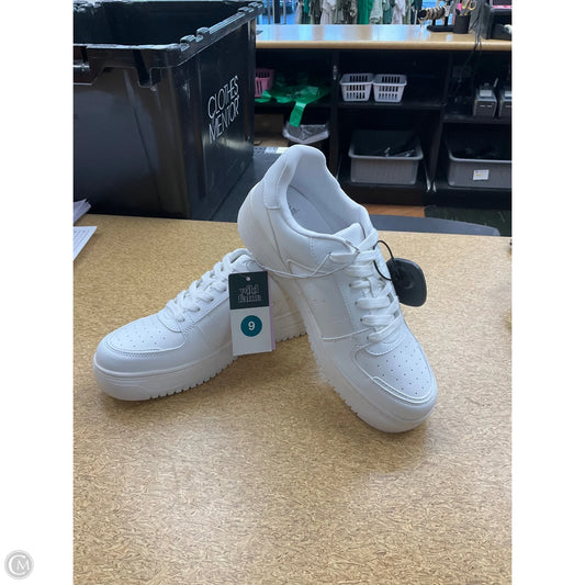 Shoes Sneakers By Wild Fable In White, Size: 9