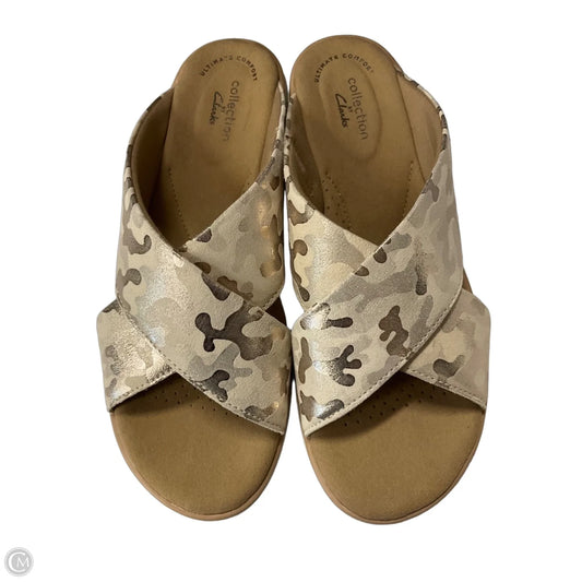 Sandals Flats By Clarks In Camouflage Print, Size: 7
