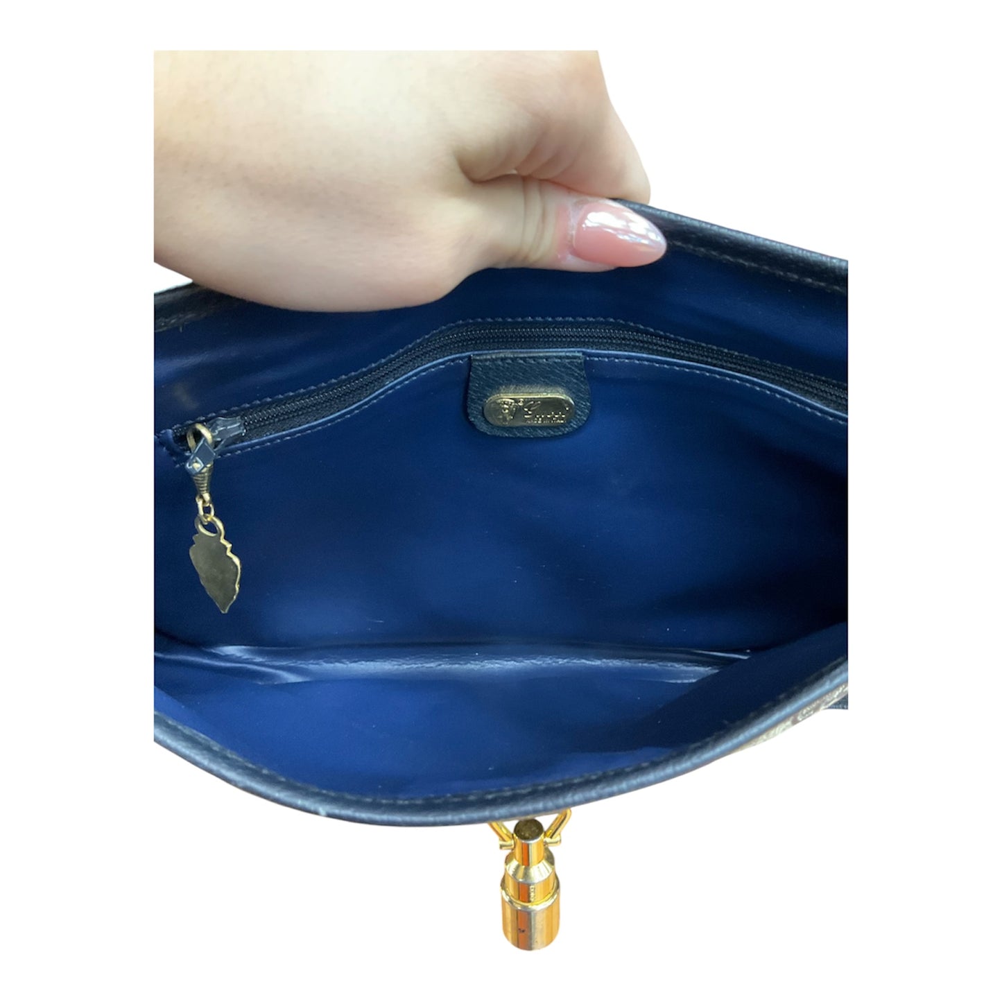 Handbag Luxury Designer By Gucci, Size: Medium