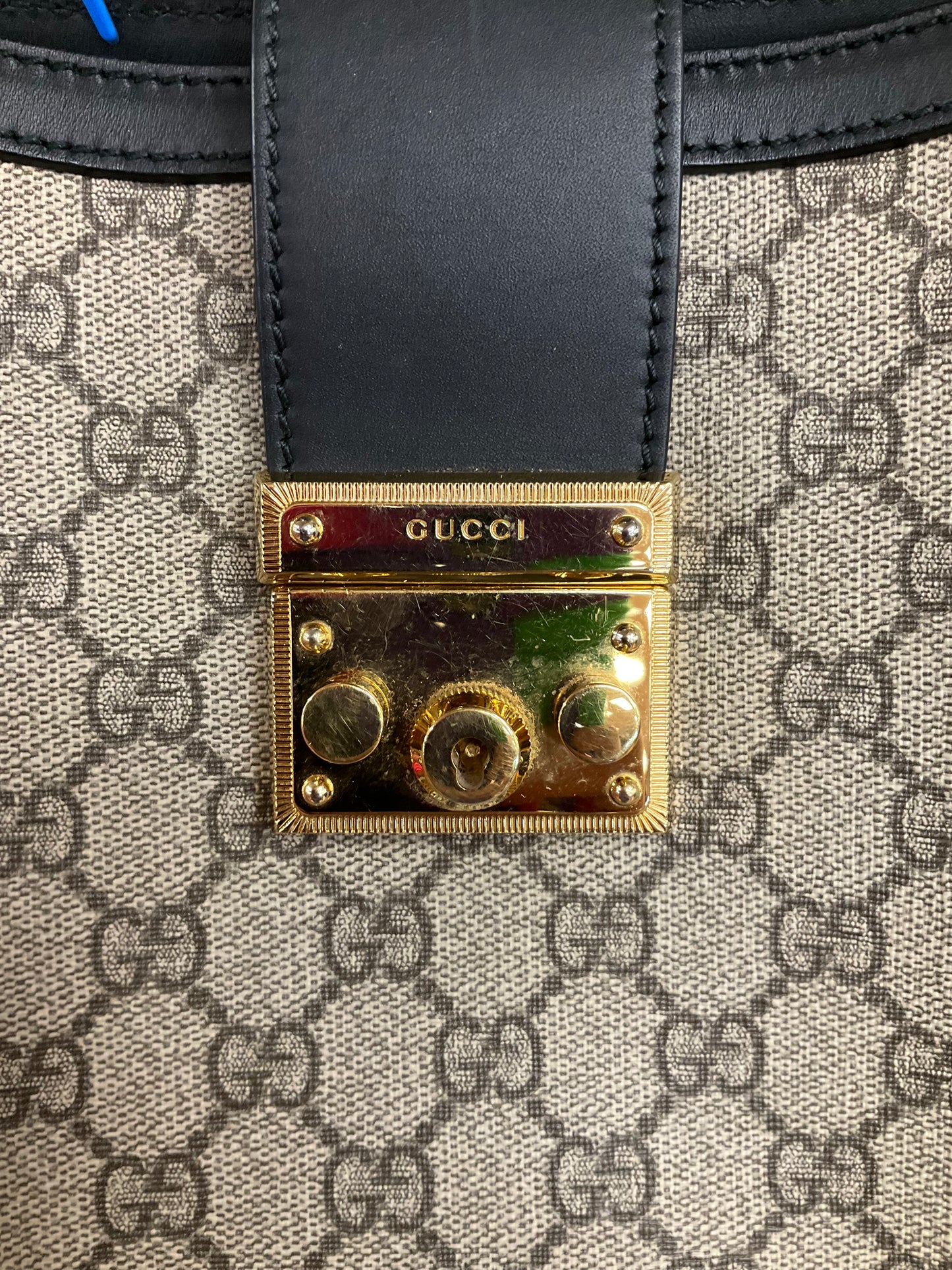 Handbag Luxury Designer By Gucci, Size: Medium
