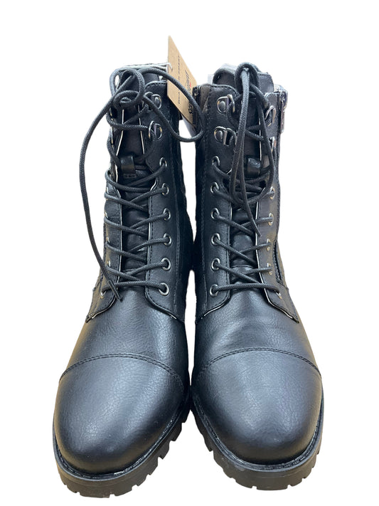 Boots Combat By White Mountain  Size: 8.5