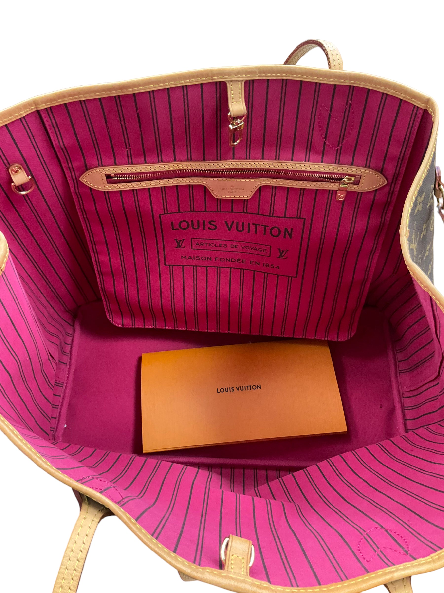 Louis Vuitton Maison fondee en 1854, Women's Fashion, Bags